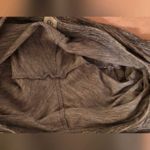 GAP Heathered Gray Women's Capris (Size Medium) - Picture 15 of 16